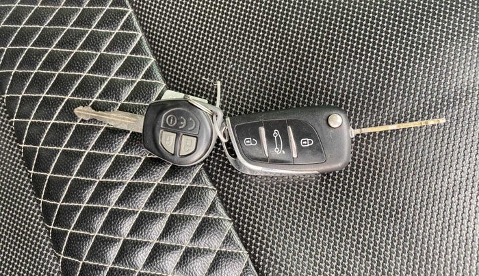 2016 Maruti Baleno DELTA PETROL 1.2, Petrol, Manual, 42,379 km, Lock system - Central lock not working