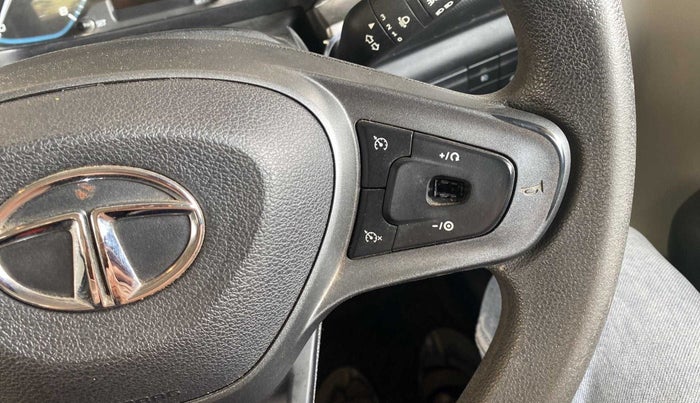 2022 Tata ALTROZ XT PETROL, Petrol, Manual, 37,503 km, Steering wheel - Cruise control switch has minor damage