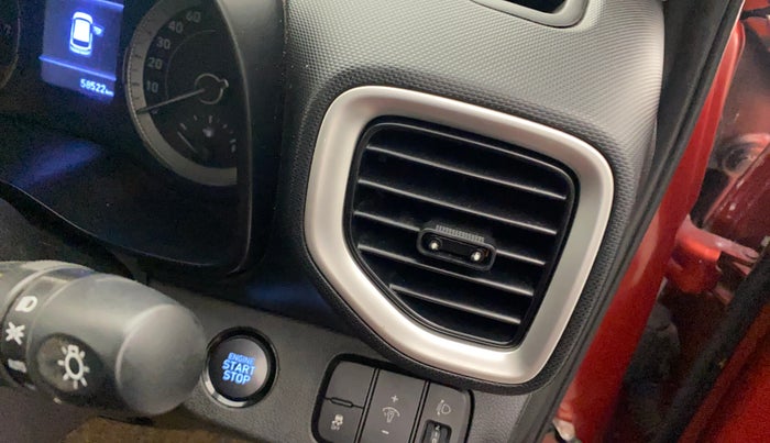 2019 Hyundai VENUE SX PLUS 1.0 TURBO DCT, Petrol, Automatic, 58,522 km, AC Unit - Front vent has minor damage