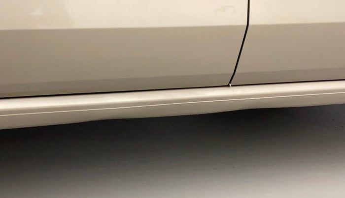 2016 Volkswagen Vento HIGHLINE 1.6 MPI, Petrol, Manual, 83,310 km, Left running board - Slightly dented