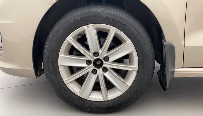 2016 Volkswagen Vento HIGHLINE 1.6 MPI, Petrol, Manual, 83,310 km, Left Front Wheel