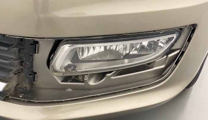 2016 Volkswagen Vento HIGHLINE 1.6 MPI, Petrol, Manual, 83,310 km, Left fog light - Cover missing