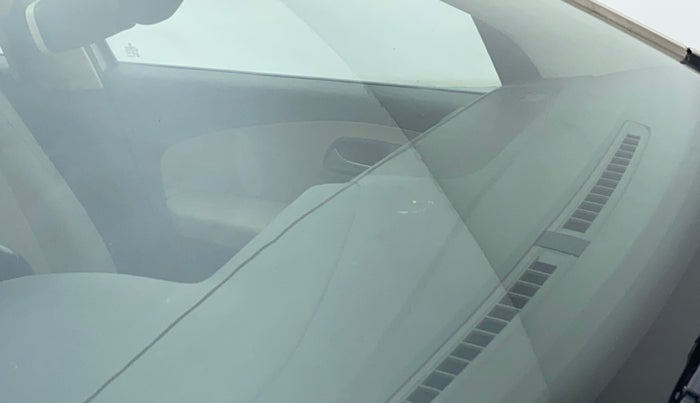 2016 Volkswagen Vento HIGHLINE 1.6 MPI, Petrol, Manual, 83,310 km, Front windshield - Minor spot on windshield