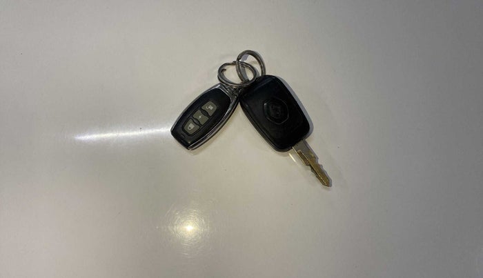 2017 Renault Kwid RXL 1.0, Petrol, Manual, 30,660 km, Lock system - Central lock not working