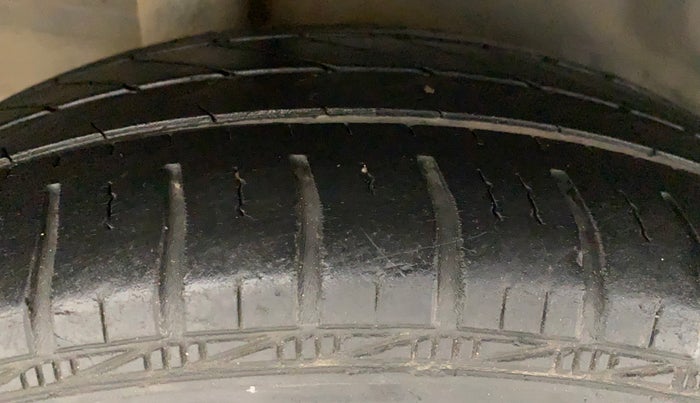 2012 Honda Brio E MT, Petrol, Manual, 34,629 km, Right Rear Tyre Tread