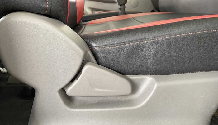 2016 Datsun Redi Go T (O), Petrol, Manual, 31,922 km, Driver Side Adjustment Panel