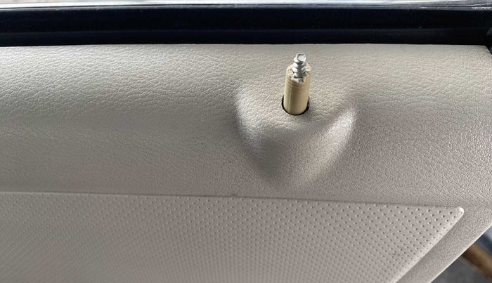 2016 Datsun Redi Go T (O), Petrol, Manual, 31,922 km, Lock system - Door lock knob has minor damage