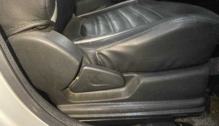 2019 Renault Kwid RXL, Petrol, Manual, 28,738 km, Driver Side Adjustment Panel