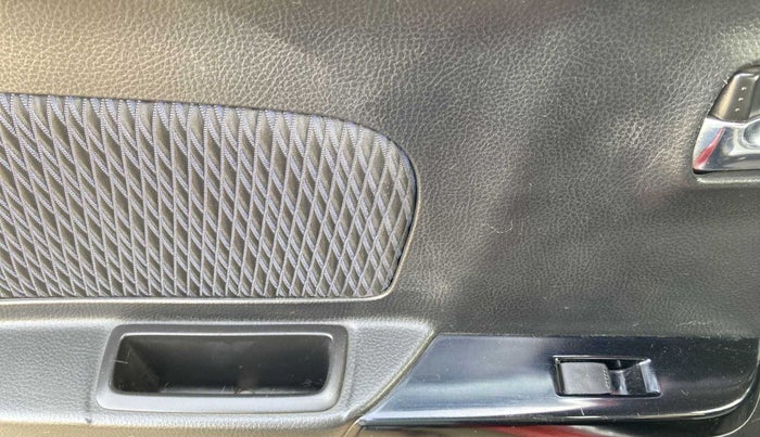 2013 Maruti Wagon R Stingray VXI, Petrol, Manual, 66,283 km, Left rear window switch / handle - Window glass alignment not proper