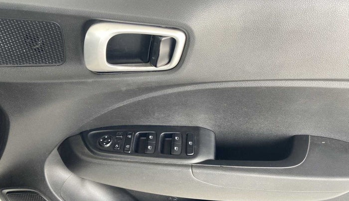 2022 Hyundai VENUE SX 1.0 TURBO, Petrol, Manual, 51,624 km, Driver Side Door Panels Control