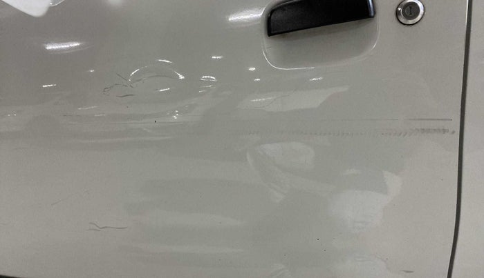 2017 Maruti Wagon R 1.0 VXI, CNG, Manual, 75,331 km, Front passenger door - Slightly dented
