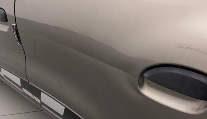 2016 Renault Kwid RXT 1.0 AMT (O), Petrol, Automatic, 60,465 km, Rear left door - Slightly dented