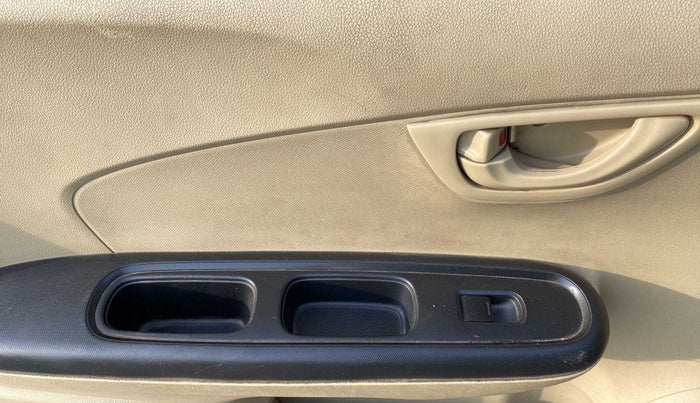 2017 Honda Amaze 1.2L I-VTEC S OPT, Petrol, Manual, 88,120 km, Left front window switch / handle - Power window makes minor noise