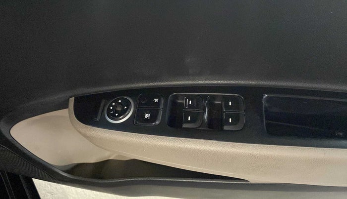 2014 Hyundai Xcent S 1.2, Petrol, Manual, 70,232 km, Right front window switch / handle - Master window function not working
