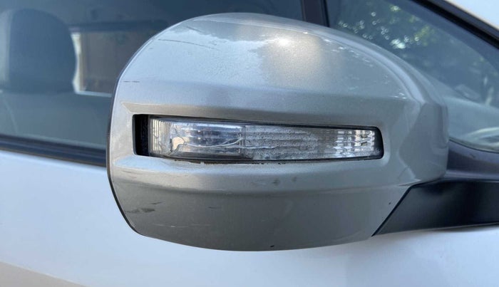 2013 Maruti Ertiga VDI, Diesel, Manual, 76,742 km, Right rear-view mirror - Indicator light has minor damage