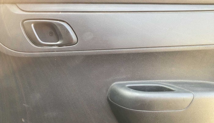 2016 Renault Kwid RXT 0.8, Petrol, Manual, 86,483 km, Driver Side Door Panels Control