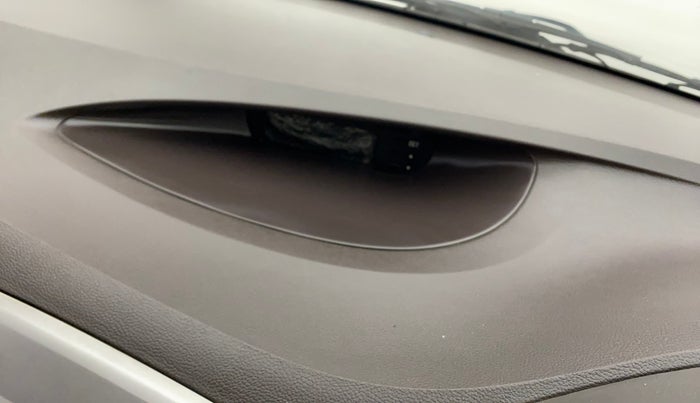 2010 Hyundai i20 SPORTZ (O) 1.2, Petrol, Manual, 67,856 km, Infotainment system - Display is damaged