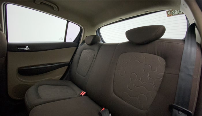 2010 Hyundai i20 SPORTZ (O) 1.2, Petrol, Manual, 67,856 km, Right Side Rear Door Cabin