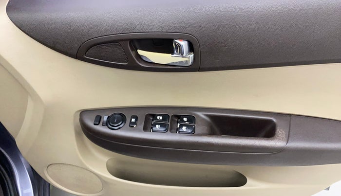 2010 Hyundai i20 SPORTZ (O) 1.2, Petrol, Manual, 67,856 km, Right front window switch / handle - Minor damage