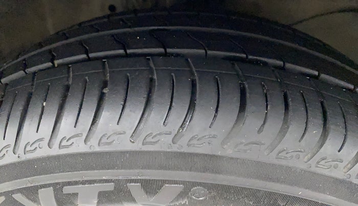 2017 Honda Brio VX MT, Petrol, Manual, 92,248 km, Right Front Tyre Tread
