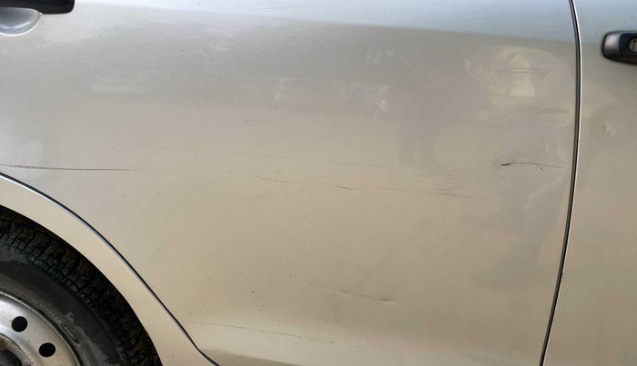 2016 Maruti Swift Dzire LXI (O), Petrol, Manual, 97,063 km, Right rear door - Minor scratches