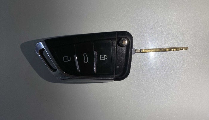 2015 Maruti Swift Dzire VDI ABS, Diesel, Manual, 74,487 km, Key Close Up