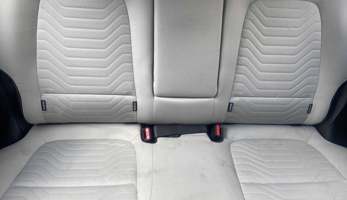 2023 KIA SONET HTX 1.5, Diesel, Manual, 15,856 km, Second-row right seat - Cover slightly stained