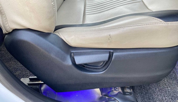 2018 Hyundai NEW SANTRO MAGNA CNG, CNG, Manual, 71,968 km, Driver Side Adjustment Panel