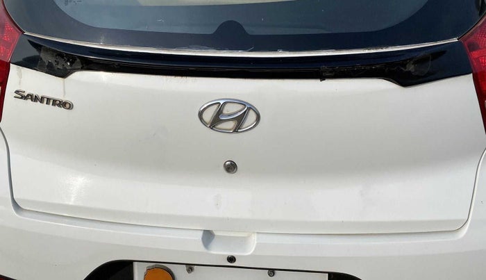 2018 Hyundai NEW SANTRO MAGNA CNG, CNG, Manual, 71,968 km, Dicky (Boot door) - Spoiler has minor damage