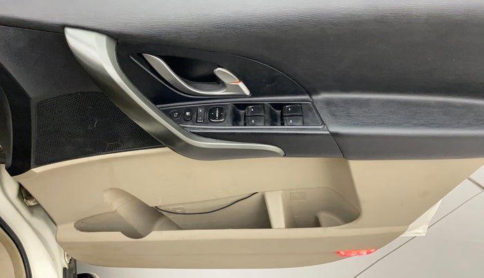 2016 Mahindra XUV500 W8, Diesel, Manual, 69,864 km, Driver Side Door Panels Control