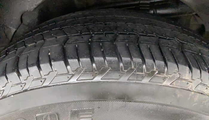 2016 Mahindra XUV500 W8, Diesel, Manual, 69,864 km, Left Rear Tyre Tread