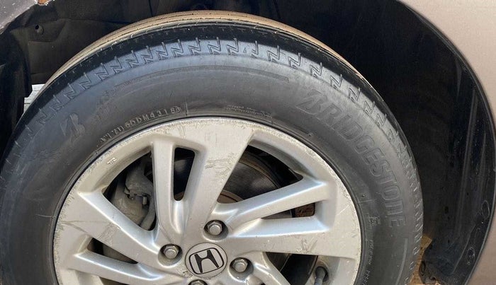 2016 Honda Jazz 1.2L I-VTEC V, Petrol, Manual, 61,667 km, Left front tyre - Minor crack
