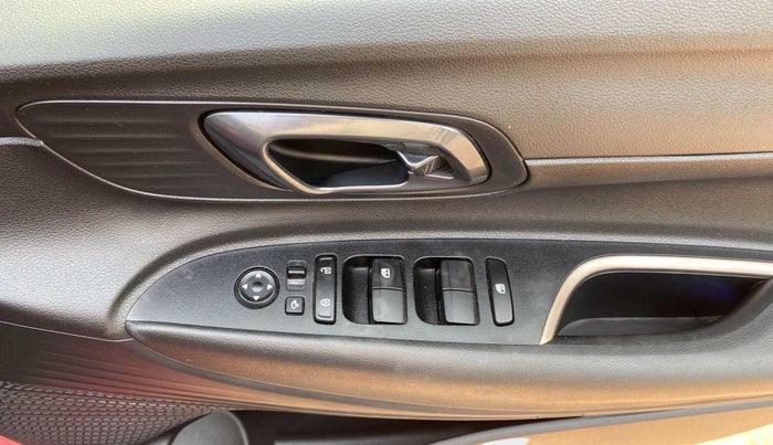 2022 Hyundai NEW I20 ASTA (O) 1.2 MT, Petrol, Manual, 10,762 km, Driver Side Door Panels Control