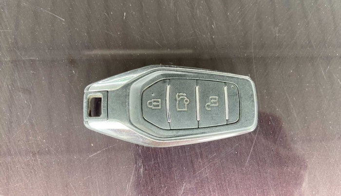 2018 Mahindra XUV500 W11(O), Diesel, Manual, 77,878 km, Key Close Up