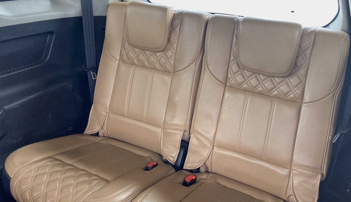 2018 Mahindra XUV500 W11(O), Diesel, Manual, 77,878 km, Third Seat Row ( optional )