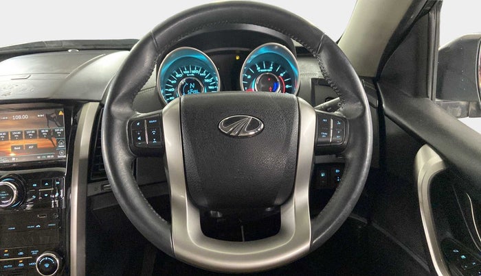 2019 Mahindra XUV500 W11 (O) AT, Diesel, Automatic, 52,721 km, Steering Wheel Close Up