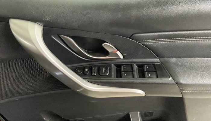 2019 Mahindra XUV500 W11 (O) AT, Diesel, Automatic, 52,721 km, Driver Side Door Panels Control