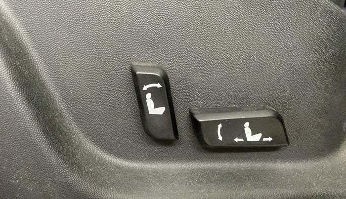 2019 Mahindra XUV500 W11 (O) AT, Diesel, Automatic, 52,721 km, Driver Side Adjustment Panel