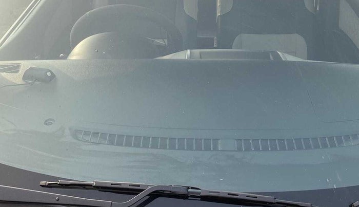 2015 Maruti Wagon R 1.0 VXI, Petrol, Manual, 31,355 km, Front windshield - Minor spot on windshield