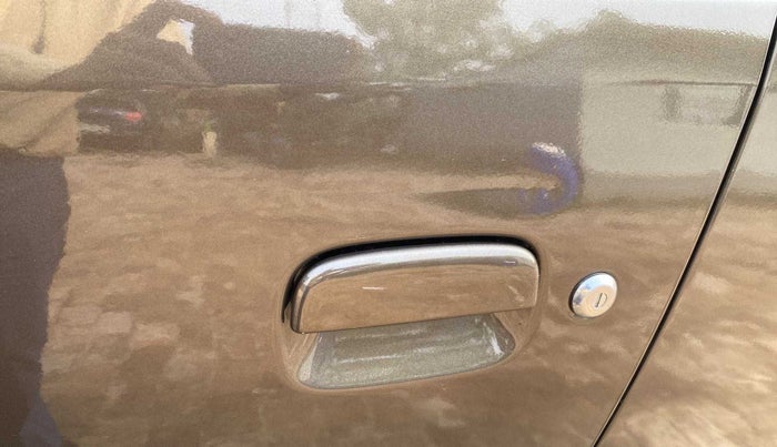 2015 Maruti Wagon R 1.0 VXI, Petrol, Manual, 31,355 km, Front passenger door - Slightly dented