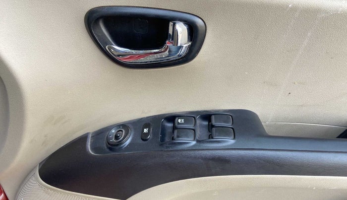 2011 Hyundai i10 MAGNA 1.2, Petrol, Manual, 21,964 km, Driver Side Door Panels Control