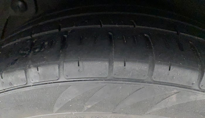 2012 Hyundai Verna FLUIDIC 1.6 VTVT SX OPT, Petrol, Manual, 69,778 km, Right Rear Tyre Tread