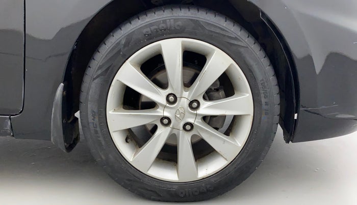 2012 Hyundai Verna FLUIDIC 1.6 VTVT SX OPT, Petrol, Manual, 69,778 km, Right Front Wheel