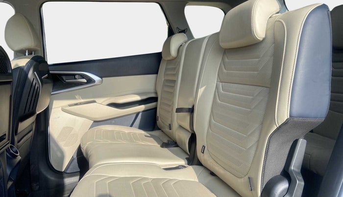 2022 KIA CARENS LUXURY PLUS 1.5 DIESEL AT 7 STR, Diesel, Automatic, 19,388 km, Right Side Rear Door Cabin