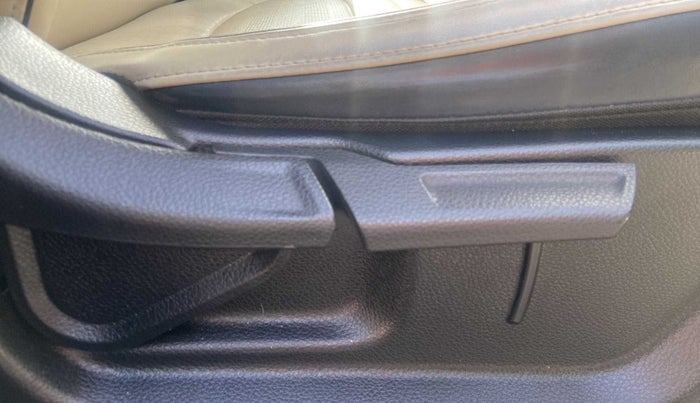 2022 KIA CARENS LUXURY PLUS 1.5 DIESEL AT 7 STR, Diesel, Automatic, 19,388 km, Driver Side Adjustment Panel