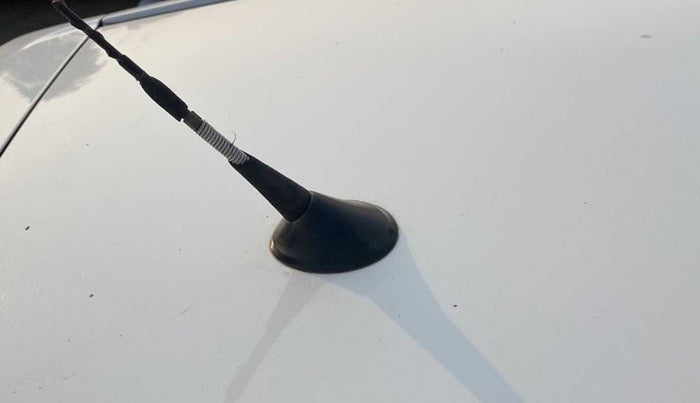 2013 Hyundai i20 MAGNA (O) 1.2, Petrol, Manual, 38,425 km, Roof - Antenna has minor damage
