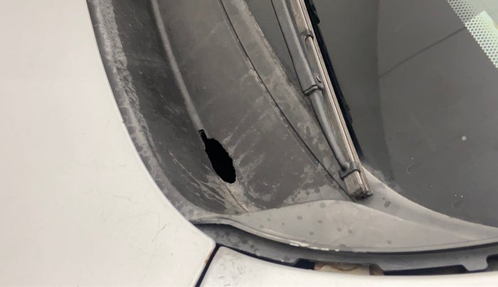 2014 Datsun Go T, Petrol, Manual, 29,397 km, Bonnet (hood) - Cowl vent panel has minor damage