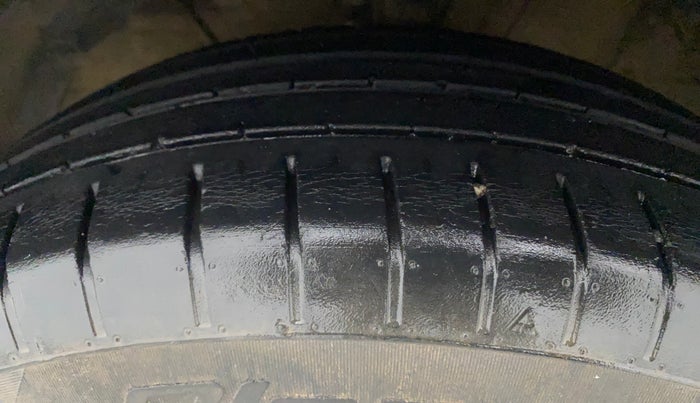 2018 Maruti Swift ZXI, Petrol, Manual, 39,265 km, Left Front Tyre Tread