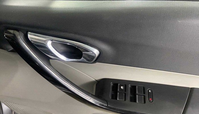 2019 Tata Tiago XZA PLUS DUAL TONE PETROL, Petrol, Automatic, 31,793 km, Driver Side Door Panels Control