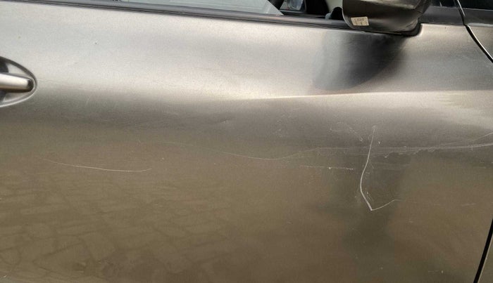 2019 Maruti Swift VXI, Petrol, Manual, 35,027 km, Driver-side door - Minor scratches